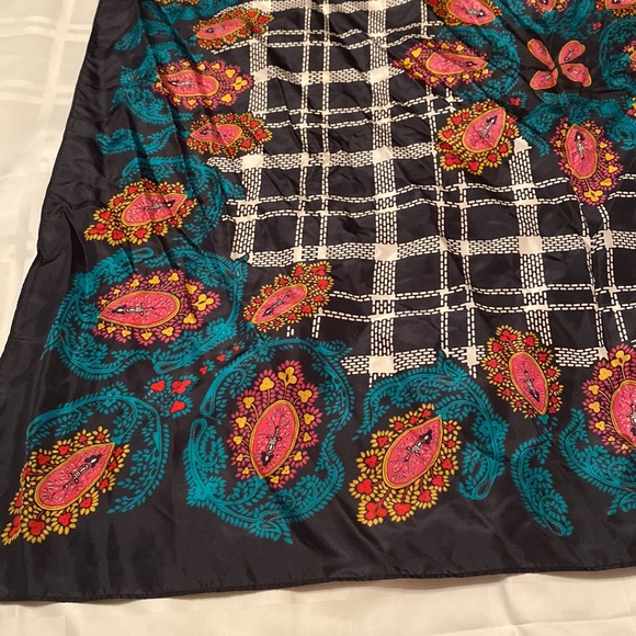 Vintage Diane Von Furstenberg Paisley Scarf 43” x 43” - Picture 13 of 16